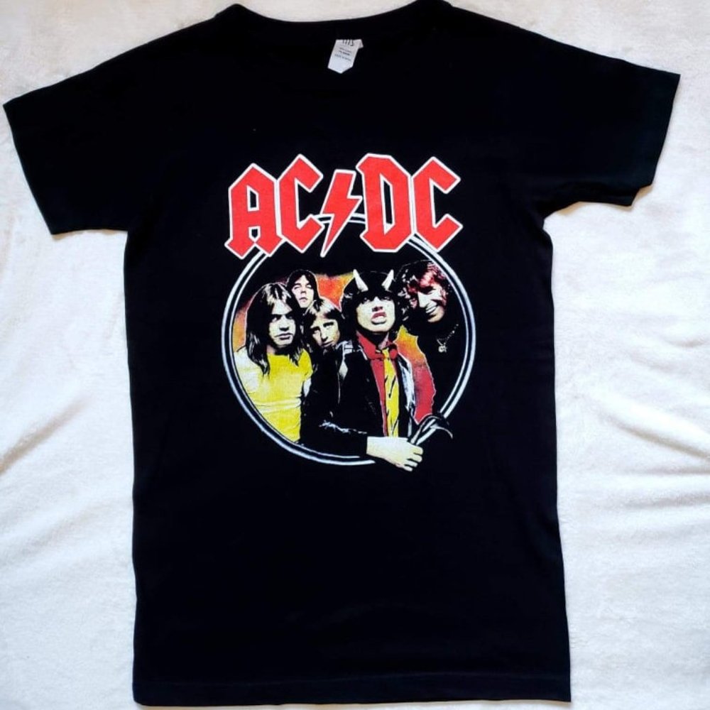 NEW AC/DC T SHIRT